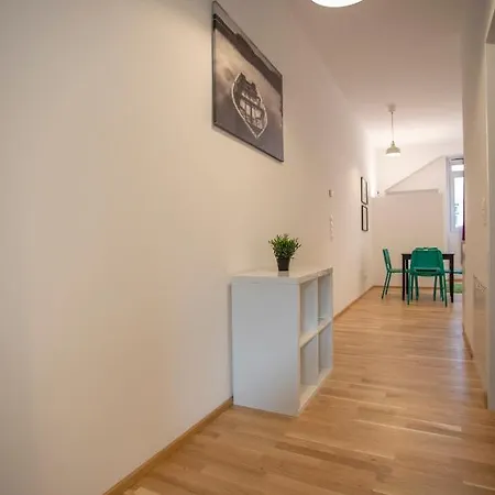 Urban I No Stairs I 24h Contactless Check-in Apartament *